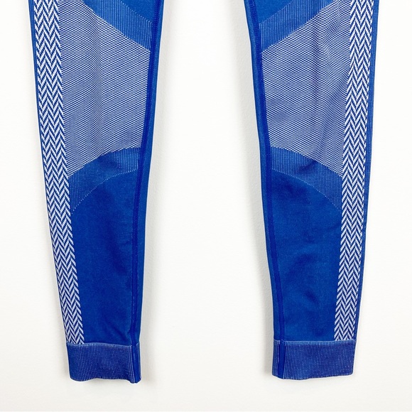 Fabletics | Seamless High Waisted Legging Blue Chevron Check - Picture 4 of 8